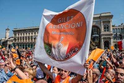 20200604 VM Gilet arancioni
